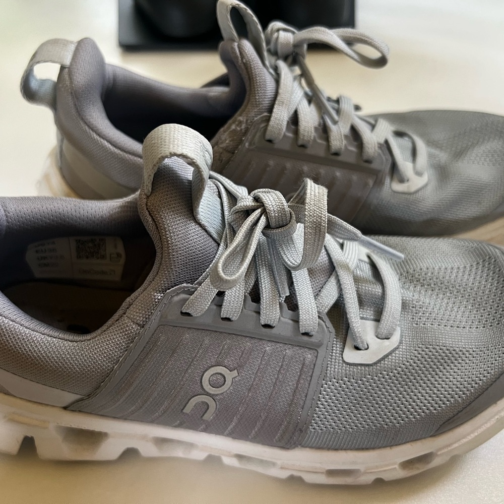 On running brand Cloudswift Youth; Gray Sneakers. Worn a few times, youth 4